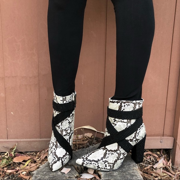 LAST ONE♥️VEGAN STUDDED PHYTON SNAKE SKIN BOOTIES - Picture 4 of 8